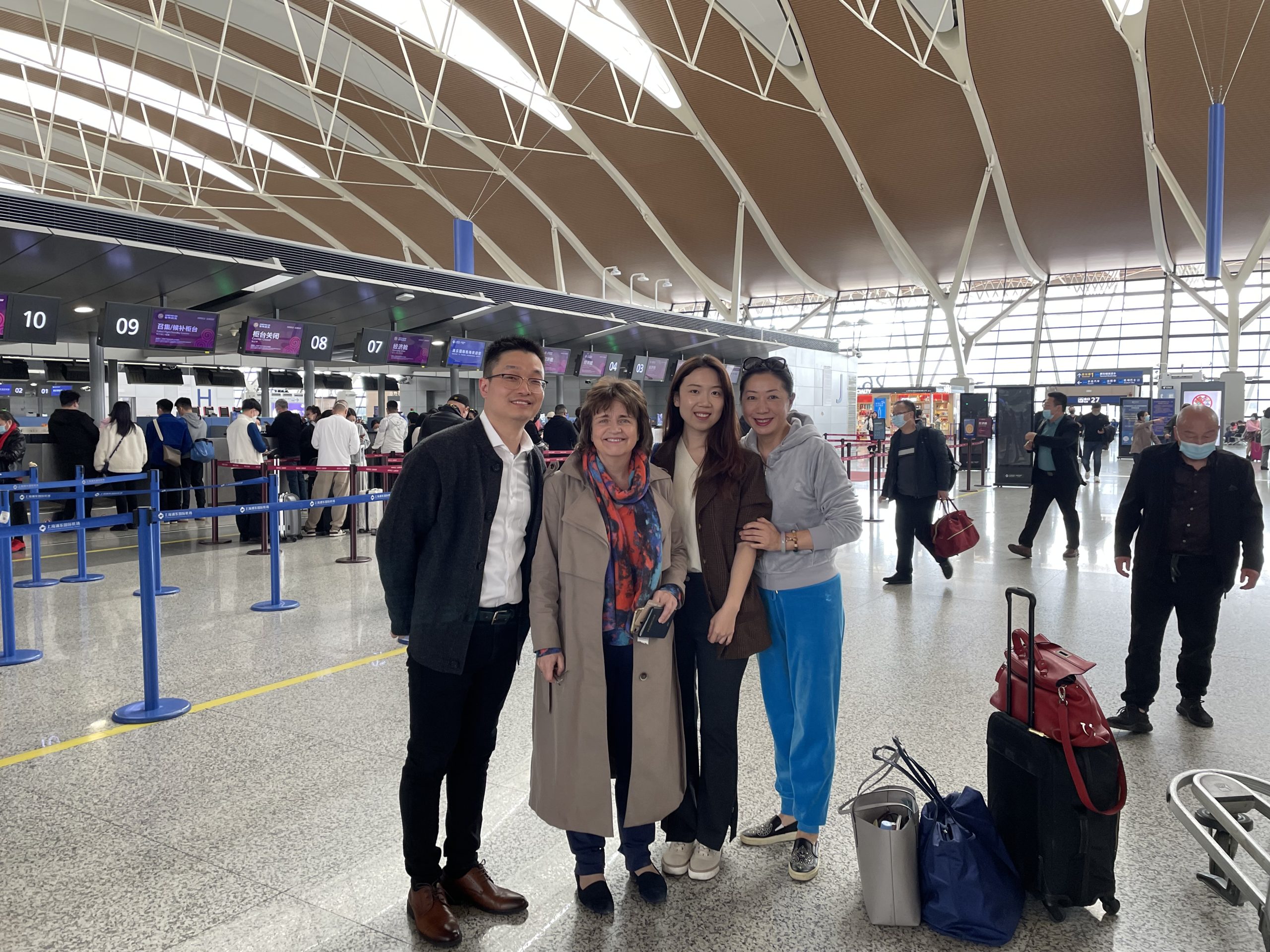 Wendy副校长抵达上海浦东国际机场